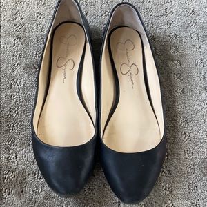 Jessica Simpson 8 M black flats with heel stripe
